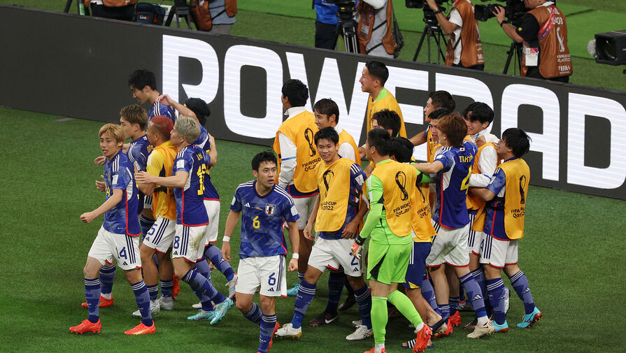 Болельщики сборной Японии убрали мусор на трибунах после матча с Германией на ЧМ-2022
