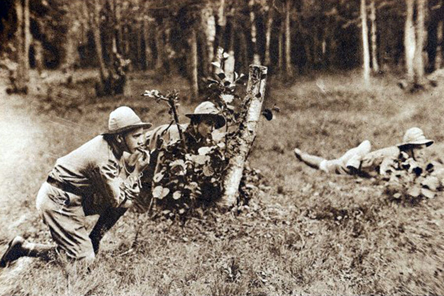 Бойскауты в походе, 1910 год