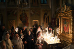 Прихожане во время праздничного богослужения по случаю Рождества Христова в соборе Михаила Архангела, Сочи, 7 января 2024 года