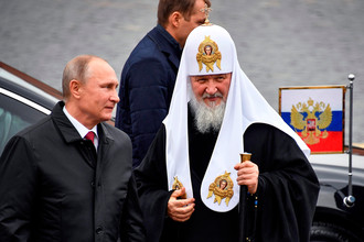 Владимир Путин и Патриарх Кирилл на Красной Площади в день народного единства