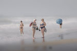 Люди на пляже в Аликанте, Испания. Категория «Лайфстайл»