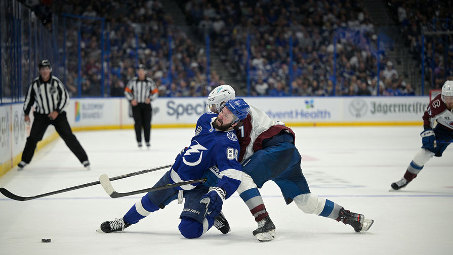 Российский хоккеист жестко уложил соотечественника на лед в матче НХЛ
