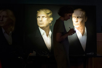 Портреты президента США Дональда Трампа и президента России Владимира Путина в московском пабе