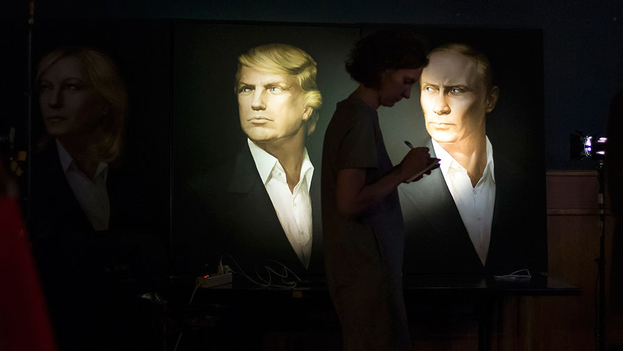Портреты президента США Дональда Трампа и президента России Владимира Путина в московском пабе 