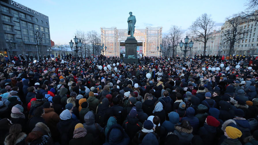 Акция памяти по погибшим в ТЦ в Кемерово на Пушкинской площади в Москве, 27 марта 2018 года