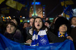 Протестующие на Майдане Независимости требовали немедленной отставки Виктора Януковича, и ему пришлось покинуть страну. На фото: участники акции сторонников евроинтеграции на Площади Независимости в Киеве, декабрь 2013 года