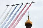 Штурмовики Су-25 на репетиции воздушной части парада Победы в Москве, 4 мая 2020 года