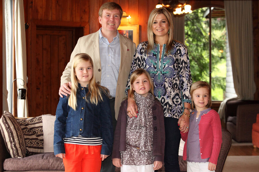 Принц Нидерландов Виллем-Александр и принцесса Максима с дочерьми — Катариной-Амалией, Алексией и Арианой, 2012 год