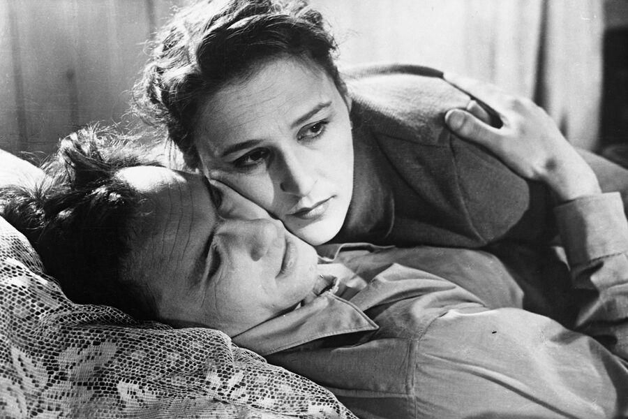 Актеры Нонна Мордюкова и Иван Лыков в фильме «Простая история», 1960 год