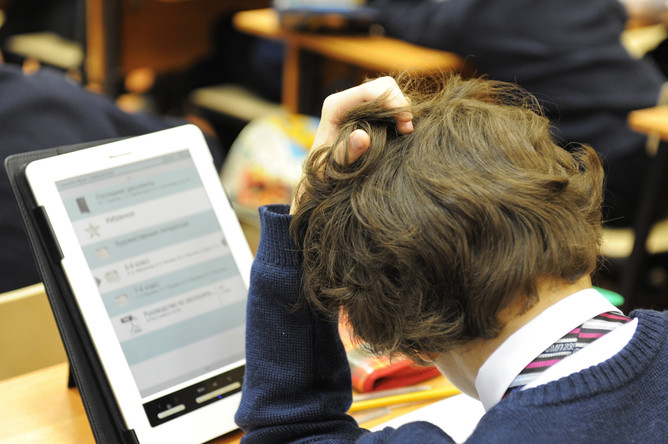 В московских школах начнется эксперимент по введению электронных учебников