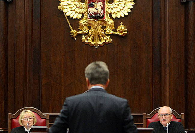 Во вторник КС РФ признал, что потерпевшие вправе обратиться в суд с жалобой на волокиту, даже если по делу не был установлен виновный в преступлении