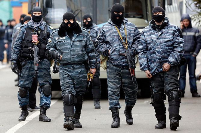 Сотрудники украинского спецподразделения «Беркут» в Киеве