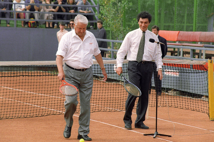Президент России Борис Ельцин и губернатор Нижегородской области Борис Немцов играют в&nbsp;теннис, 1994&nbsp;год