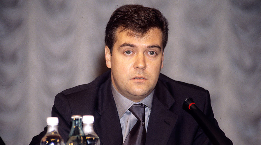 Дмитрий Медведев, 2000 год