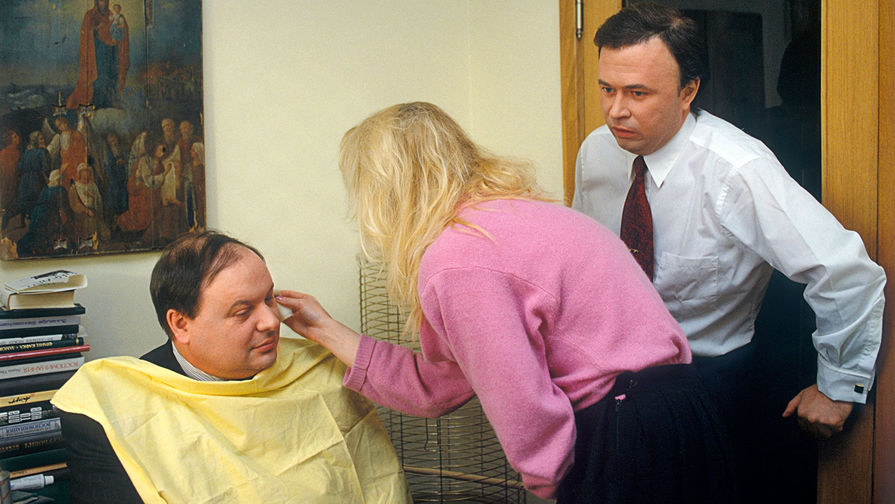 Егор Гайдар на съемках передачи &laquo;Момент истины&raquo; Андрея Караулова, 1992 год