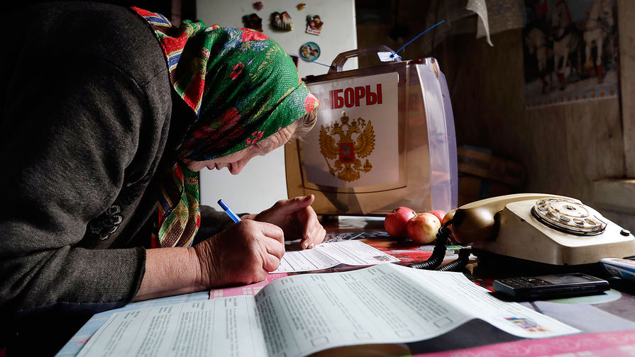 Голование на дому во время выборов в деревне под Смоленском, 2016 год