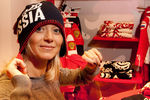 Елена Бережная во время примерки новой коллекции спортивной одежды, 2009 год