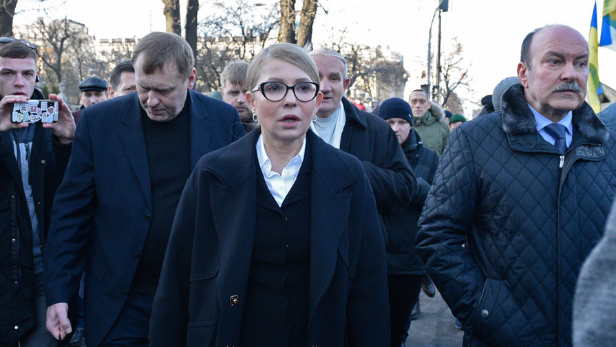 Лидер партии «Батькивщина» Юлия Тимошенко во время акции протеста около здания Верховной рады Украины в Киеве, 17 декабря 2019 года