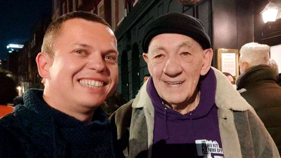 Автор фото с сыгравшим Гендальфа актером Иэном Маккелленом опроверг его визит во Львов