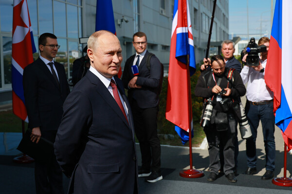 Президент РФ Владимир Путин во время встречи лидера КНДР Ким Чен Ына на&nbsp;космодроме Восточный, 13&nbsp;сентября 2023&nbsp;года