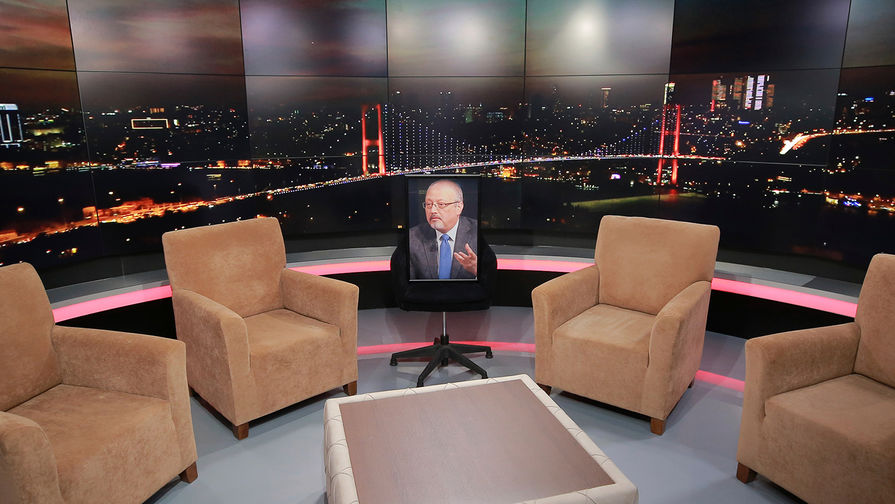 Портрет журналиста Джамаля Хашогги в телестудии в Стамбуле, где он должен был выступить 11 октября