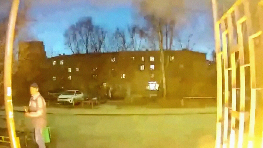 Мужчина поджег подъезд жилого дома в Нижнем Новгороде и попал на видео