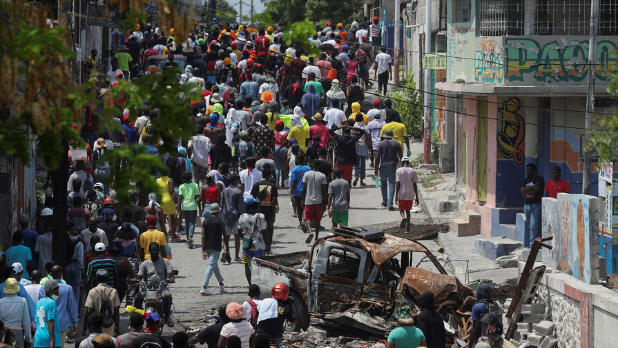 На вертолетах в Доминикану: как американцы бегут с Гаити