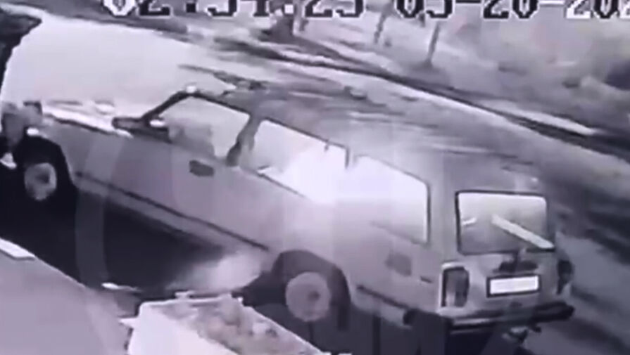 Сочинец поджег автомобиль, предварительно посидев в нем, и попал на видео
