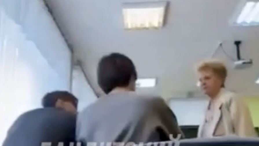 Екатеринбургский школьник ел шаурму на уроке и ударил учительницу по лицу