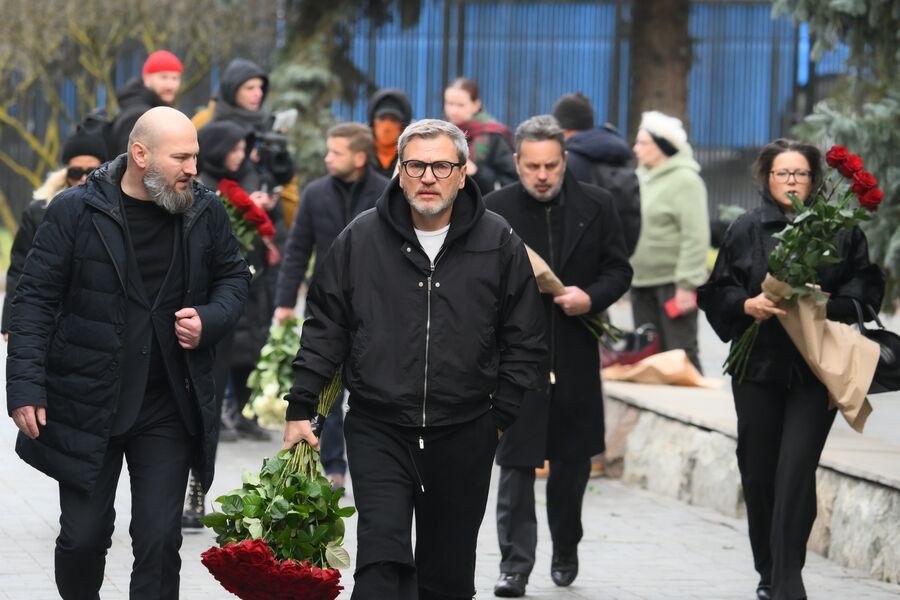 Телеведущий Вадим Такменев на&nbsp;церемонии прощания с&nbsp;певцом Владимиром Левкиным на&nbsp;Троекуровском кладбище в&nbsp;Москве, 19&nbsp;ноября 2024&nbsp;года