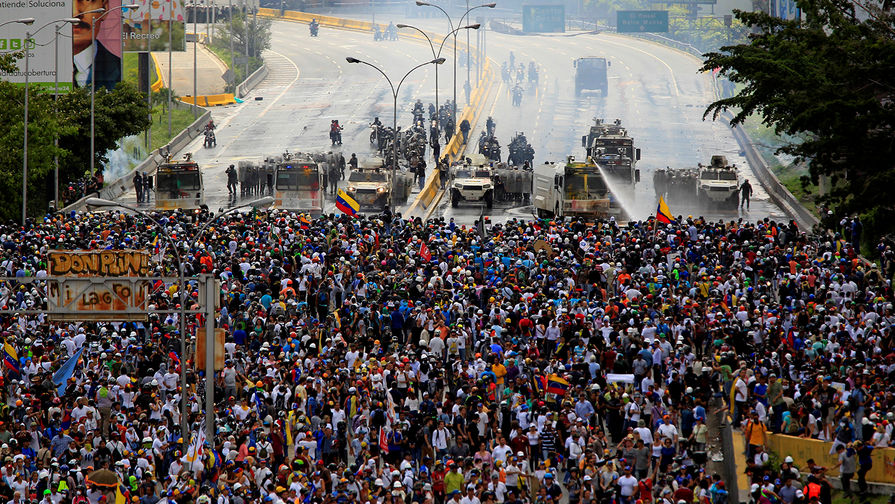 Демонстрация против президента Венесуэлы Николаса Мадуро в&nbsp;Каракасе, май 2017&nbsp;года