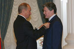 Президент России Владимир Путин наградил актера Александра Збруева Орденом «За заслуги перед Отечеством» IV степени, 2007 год