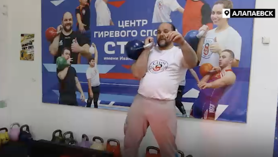В Свердловской области священник поставил мировой рекорд, 12 часов тягая гирю