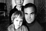 Режиссер Глеб Панфилов с женой, актрисой Инной Чуриковой и сыном Ваней, 1981 год

