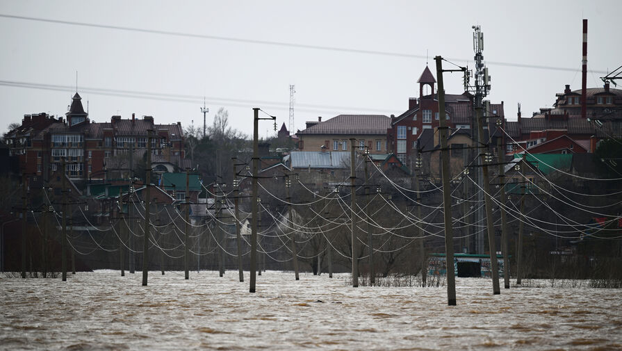 Уровень воды в реке Урал у Оренбурга упал ниже опасного уровня