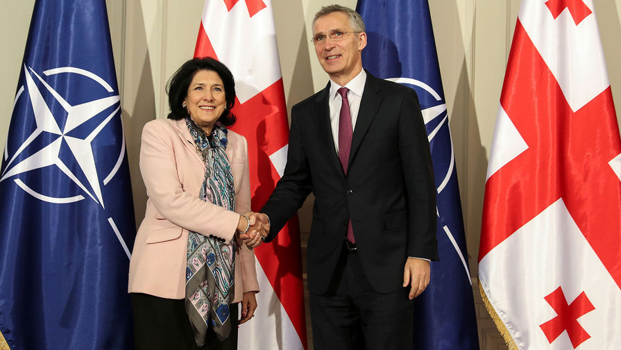 Президент Грузии Саломе Зурабишвили и генеральный секретарь НАТО Йенс Столтенберг