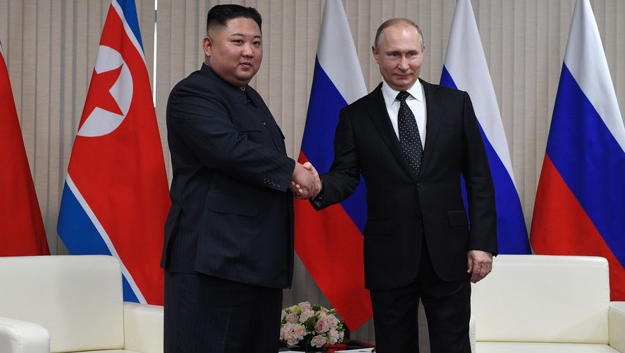 Президент России Владимир Путин и глава КНДР Ким Чен Ын во время встречи на острове Русский, 25 апреля 2019 год