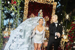 Пышная свадьба Кортни Кардашьян и музыканта Трэвиса Баркера прошла 22 мая в Портофино в Италии — в особняке, принадлежащем модному дому Dolce&Gabbana