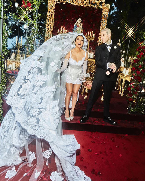 Пышная свадьба Кортни Кардашьян и музыканта Трэвиса Баркера прошла 22&nbsp;мая в&nbsp;Портофино в&nbsp;Италии — в&nbsp;особняке, принадлежащем модному дому Dolce&Gabbana