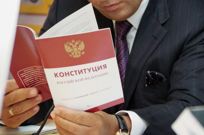 Одно слово в Конституции может стоить Владимиру Путину четвертого президентского срока