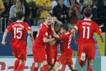 Партнеры поздравляют Андрея Аршавина с голом в ворота сборной Швеции в матче группового турнира Евро-2008