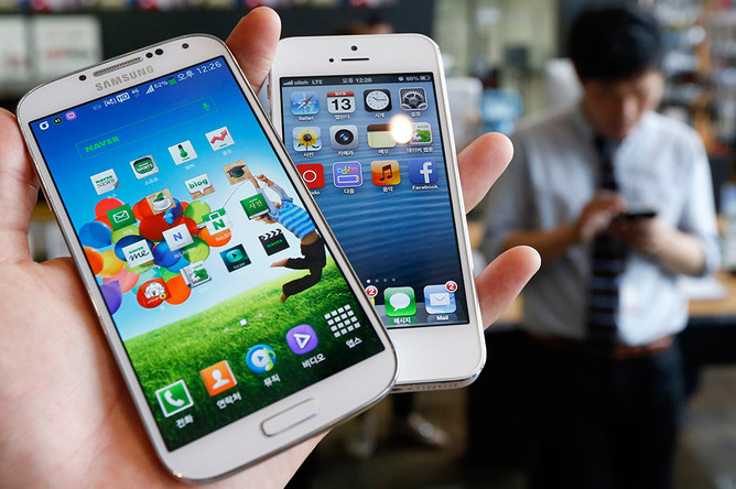 Компания Samsung продолжает лидировать по поставкам смартфонов в мире