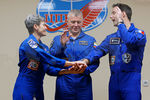 Астронавт NASA Пегги Уитсон, космонавт «Роскосмоса» Олег Новицкий и астронавт ESA Тома Песке