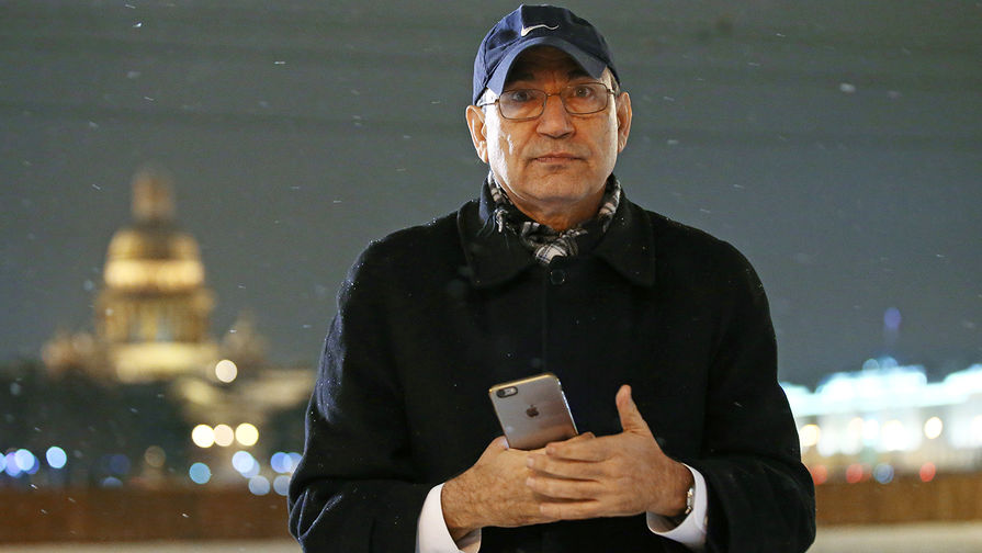 Турецкий писатель Орхан Памук во время прогулки по Санкт-Петербургу, февраль 2017 года