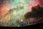 Паралимпийский огонь во время церемонии открытия XII Паралимпийских зимних игр на Олимпийском стадионе