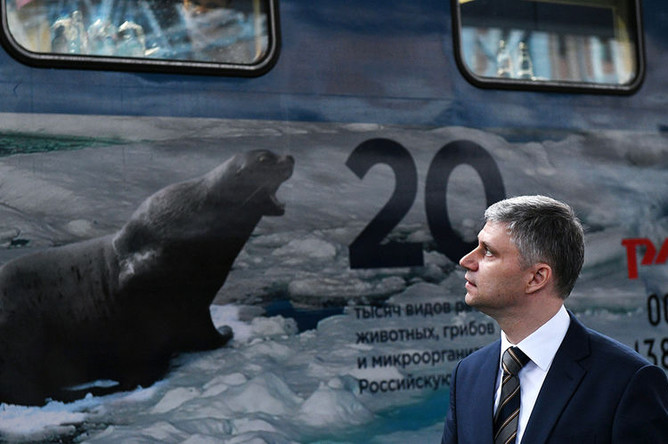Президент ОАО «РЖД» Олег Белозеров на торжественном запуске поезда «Северная Пальмира» по маршруту Санкт-Петербург – Адлер, 13 сентября 2017 года
