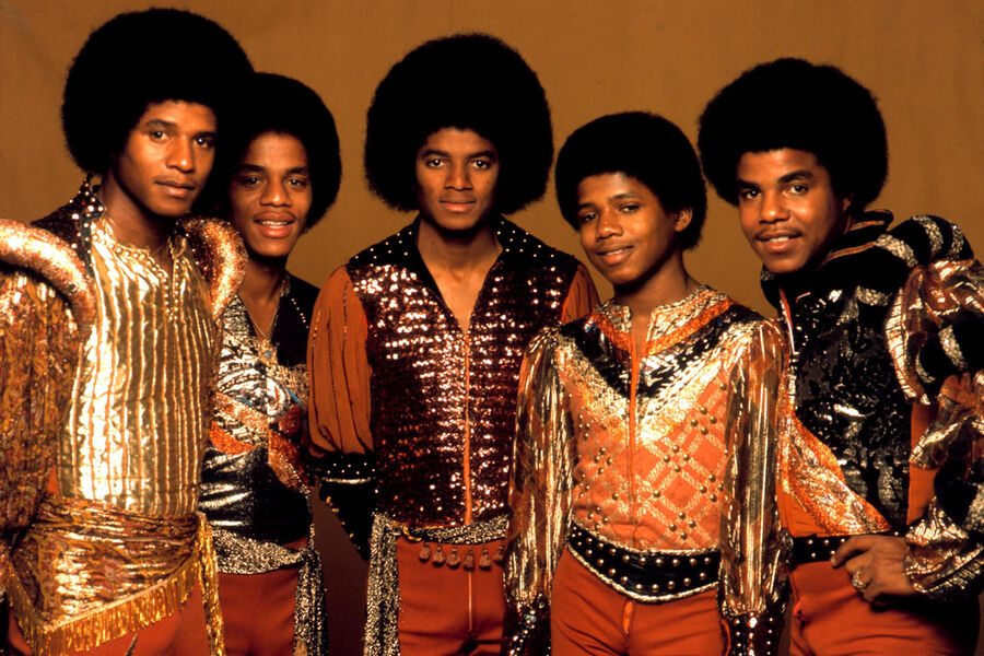 Майкл Джексон (второй справа) с&nbsp;братьями в&nbsp;составе группы The Jackson 5
