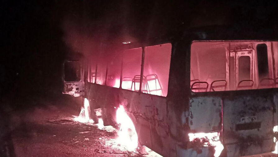Автобус с мирными жителями сгорел после атаки беспилотника в Белгородской области