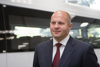 Федору Емельяненко скоро предстоит сменить деловой костюм на боксерские трусы