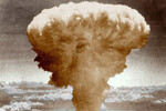 Чарльз Леви. «Ядерный гриб над Нагасаки». 1945 год
<br><br>Ядерный гриб от взрыва американской атомной бомбы «Толстяк» над японским городом Нагасаки